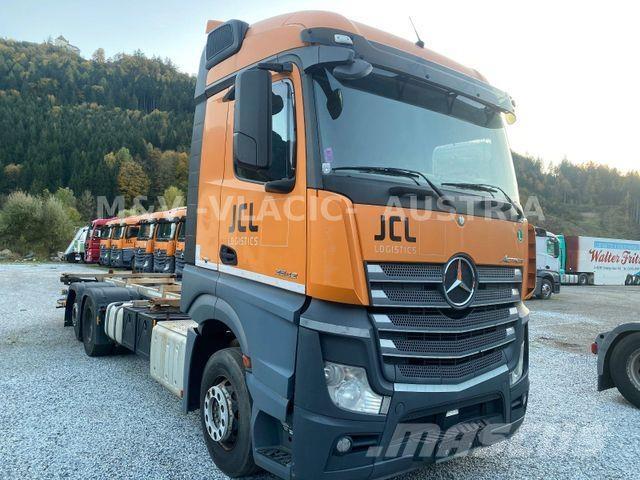 Mercedes-Benz 2542 Chassis Cab trucks