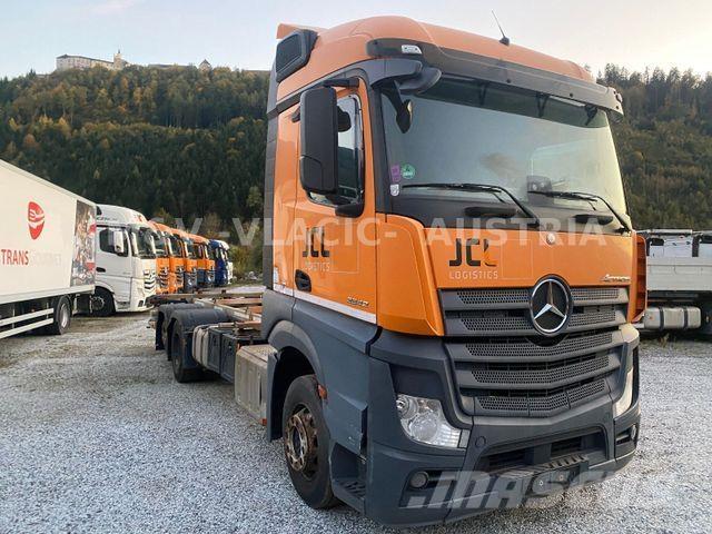 Mercedes-Benz 2542 Chassis Cab trucks