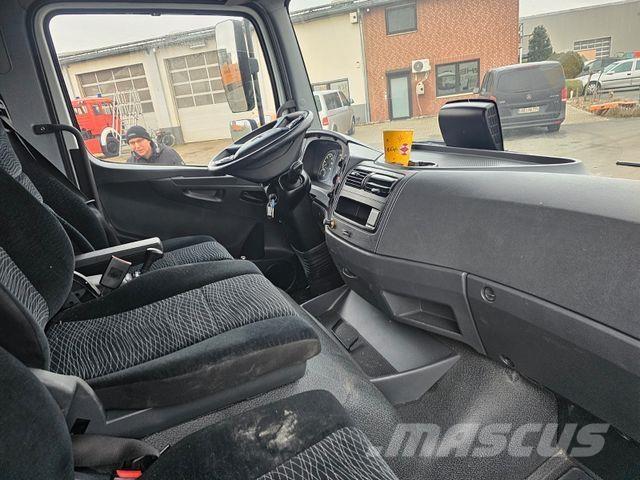 Mercedes-Benz 818 Box body