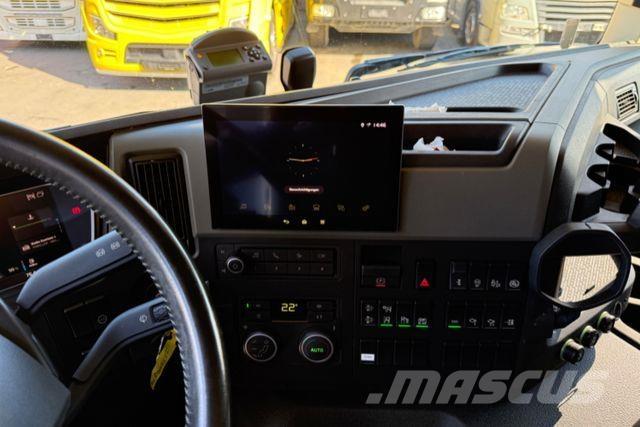 Volvo FM-460 4x2 Truck Tractor Units