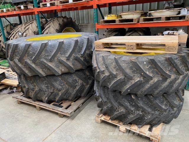 John Deere 7R Tyres, wheels and rims