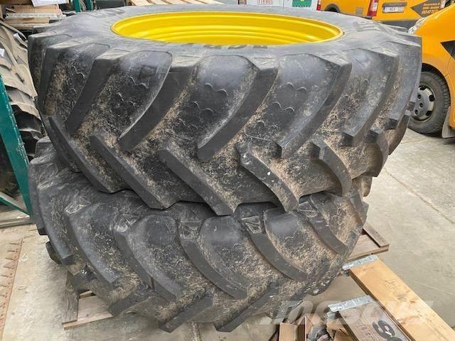 John Deere 7R Tyres, wheels and rims