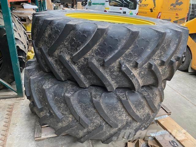 John Deere 7R Tyres, wheels and rims