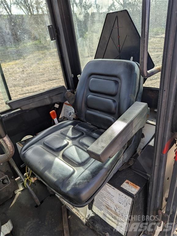 Bobcat X220 Mini excavators < 7t