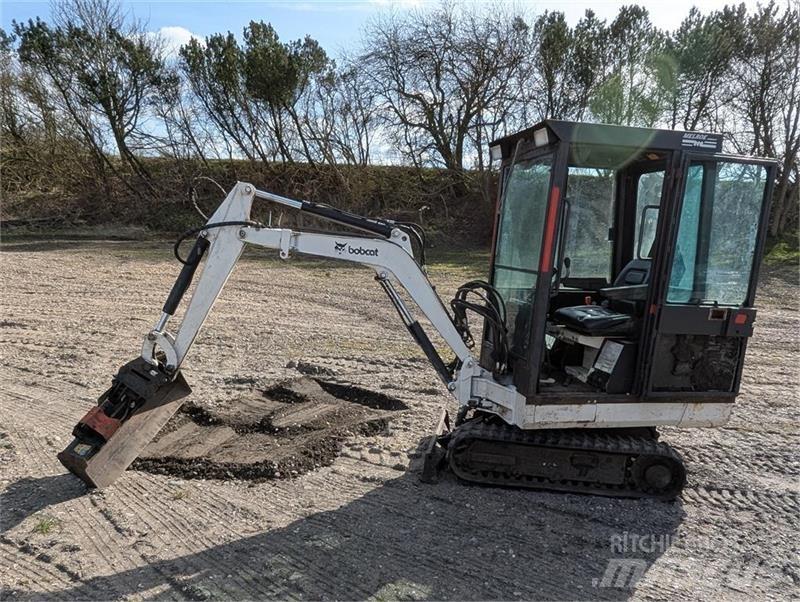 Bobcat X220 Mini excavators < 7t