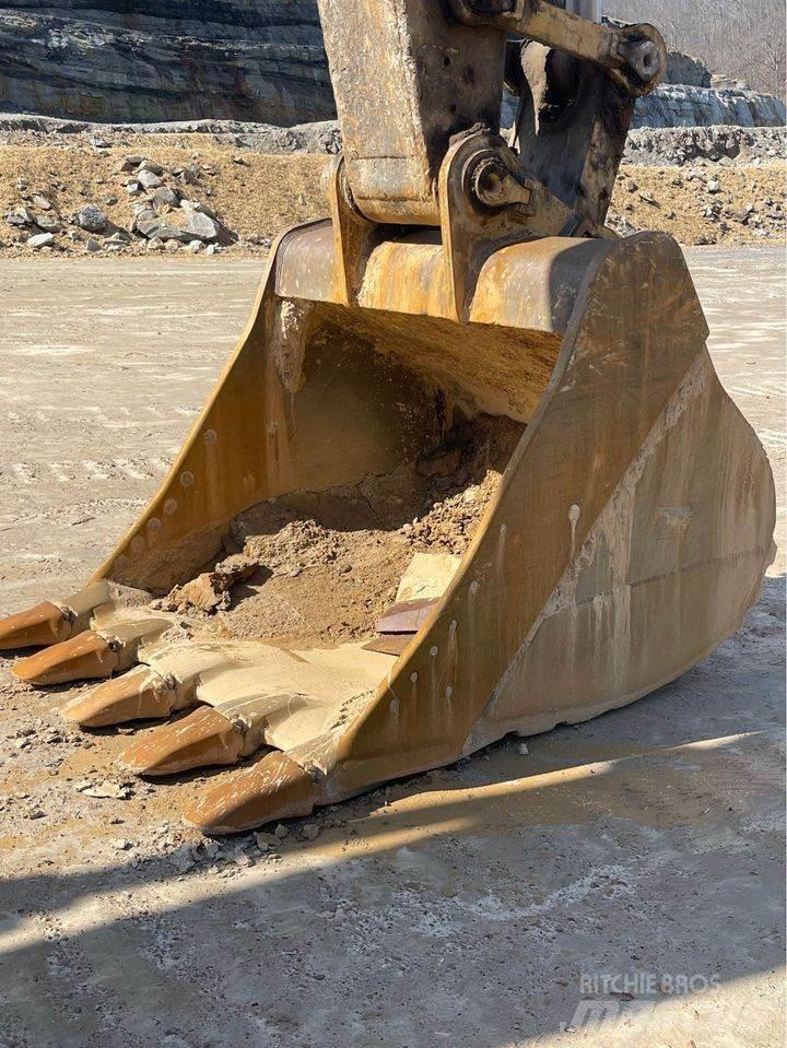 CAT 374DL Crawler excavators