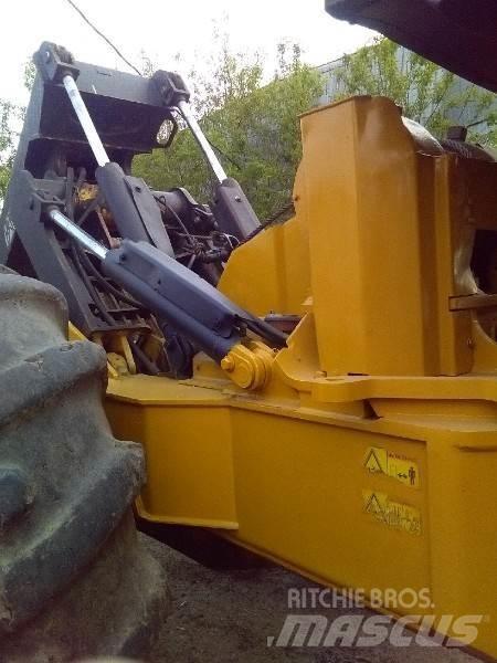 CAT 525C Skidders