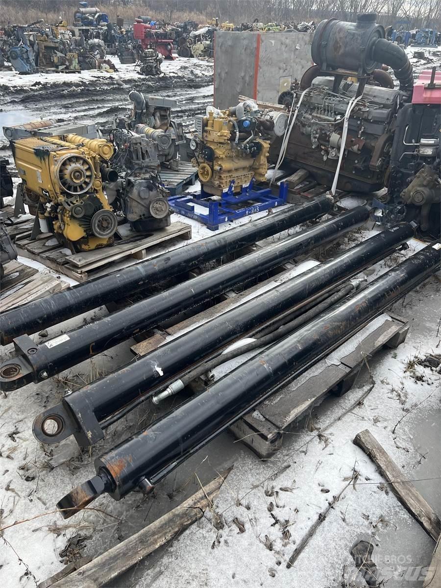 CAT 740B Crane spares & accessories
