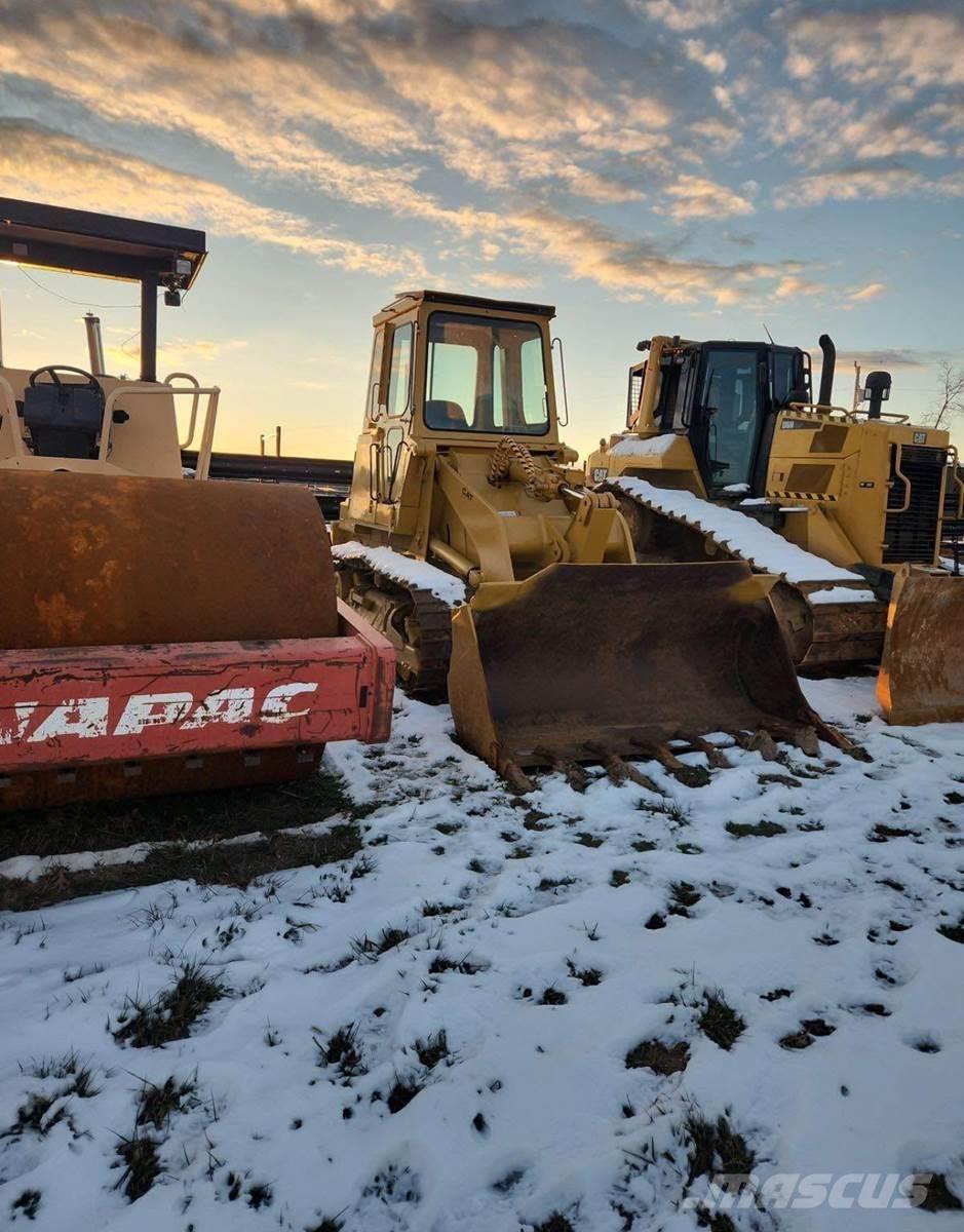 CAT 943 Crawler FEL's