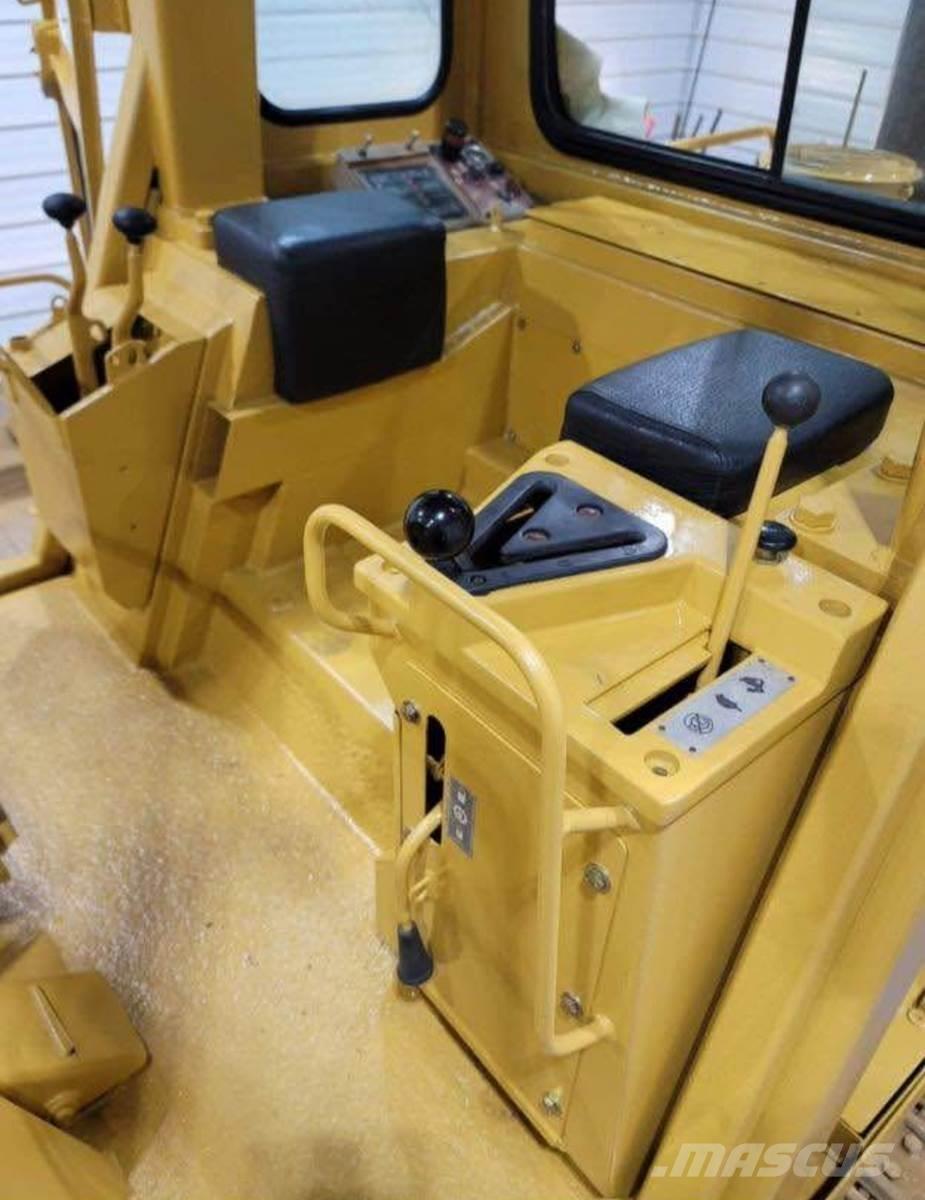 CAT 943 Crawler FEL's