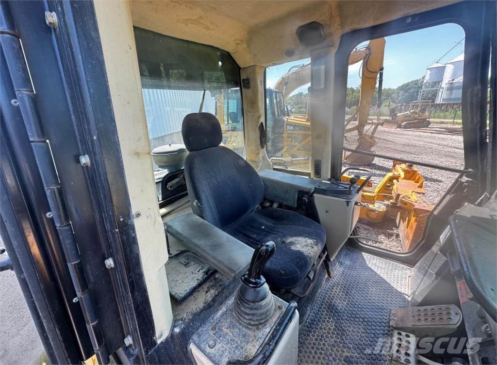 CAT 953C Crawler FEL's