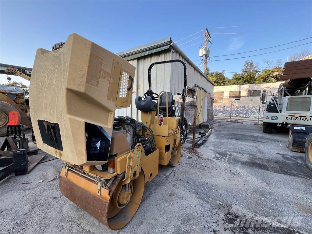 CAT CB22 Single drum rollers