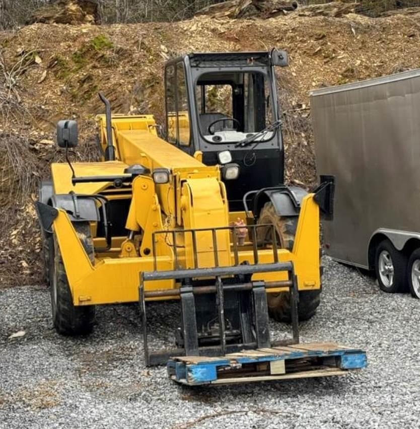 CAT TH103 Telescopic handlers