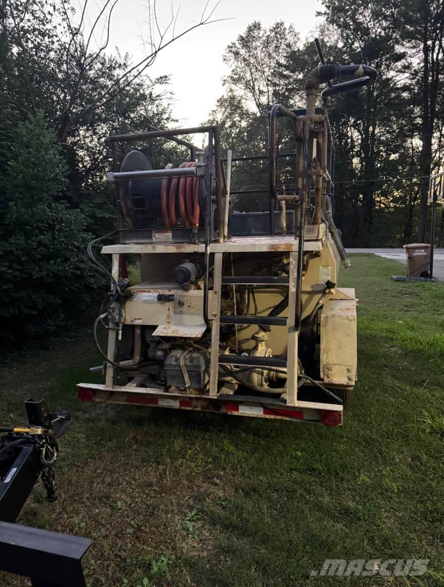 Finn T120 Receiving hoppers, blowers and elevators