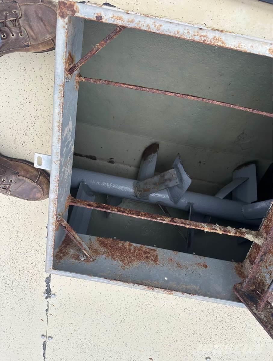 Finn T170 Receiving hoppers, blowers and elevators