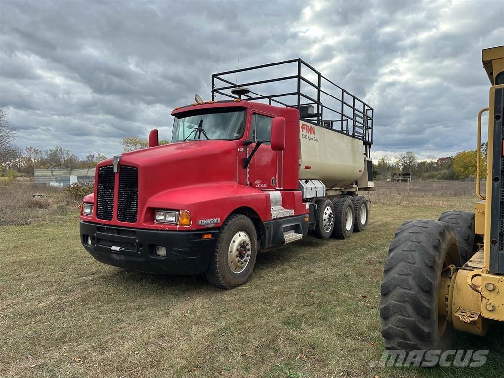 Finn T330 Receiving hoppers, blowers and elevators