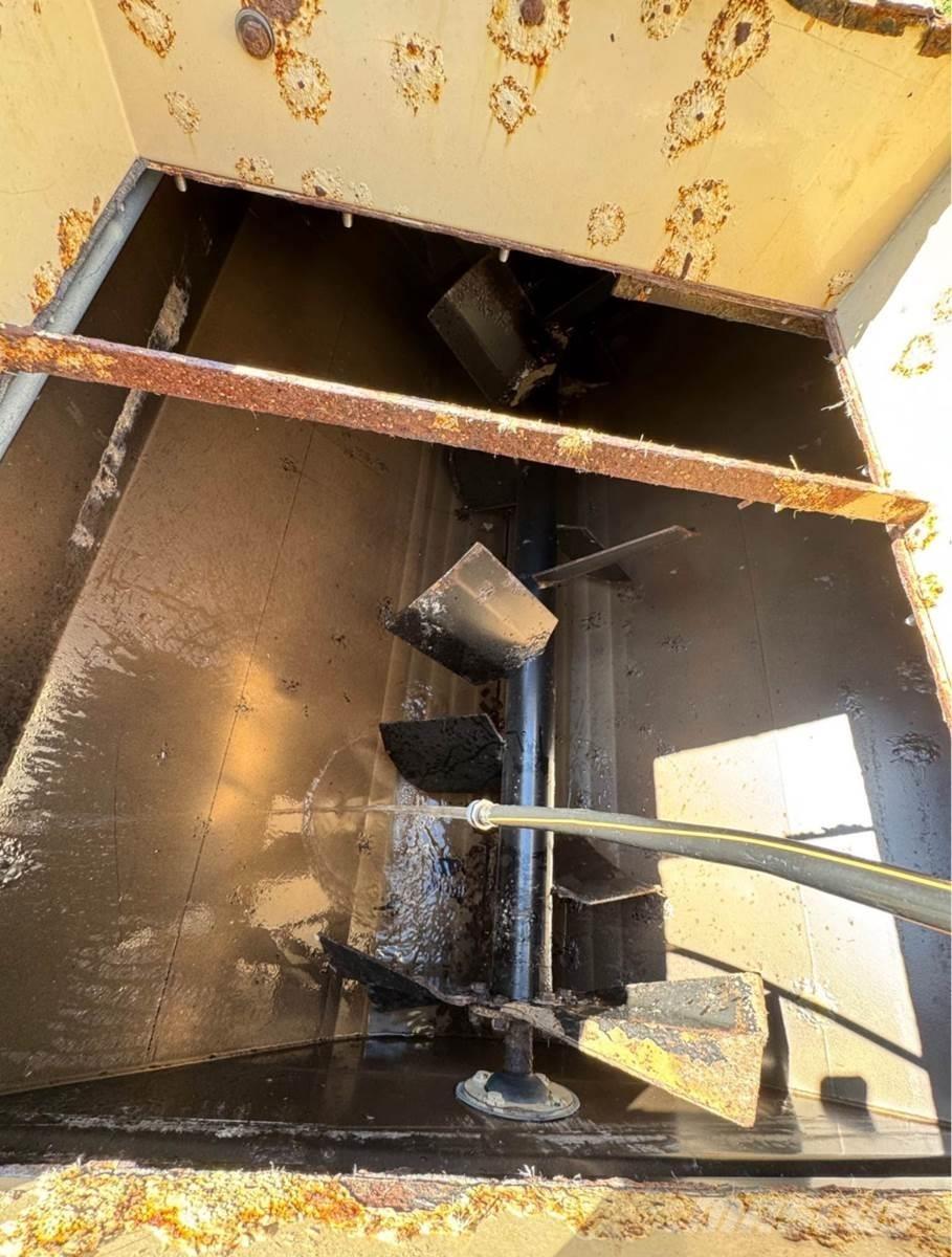 Finn T60T Receiving hoppers, blowers and elevators