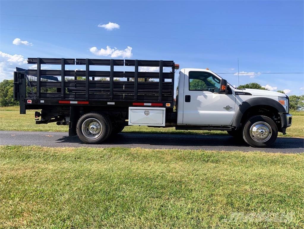 Ford 550 Livestock carrying trucks