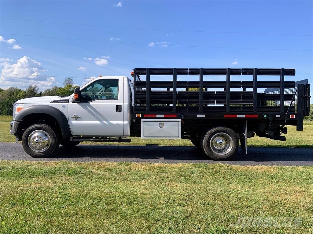 Ford 550 Livestock carrying trucks