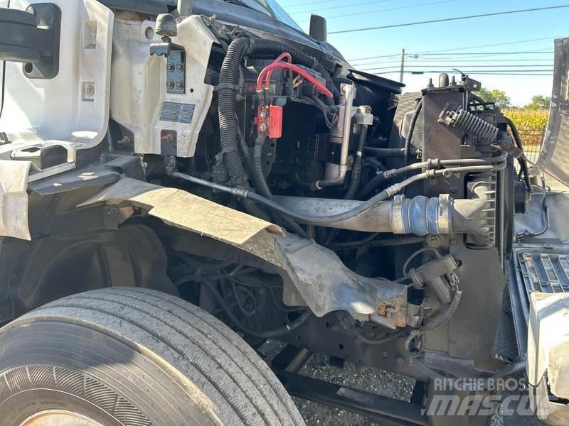GMC C7500 Truck mounted aerial platforms