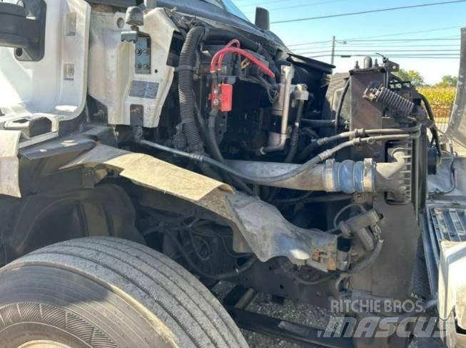 GMC C7500 Truck mounted aerial platforms