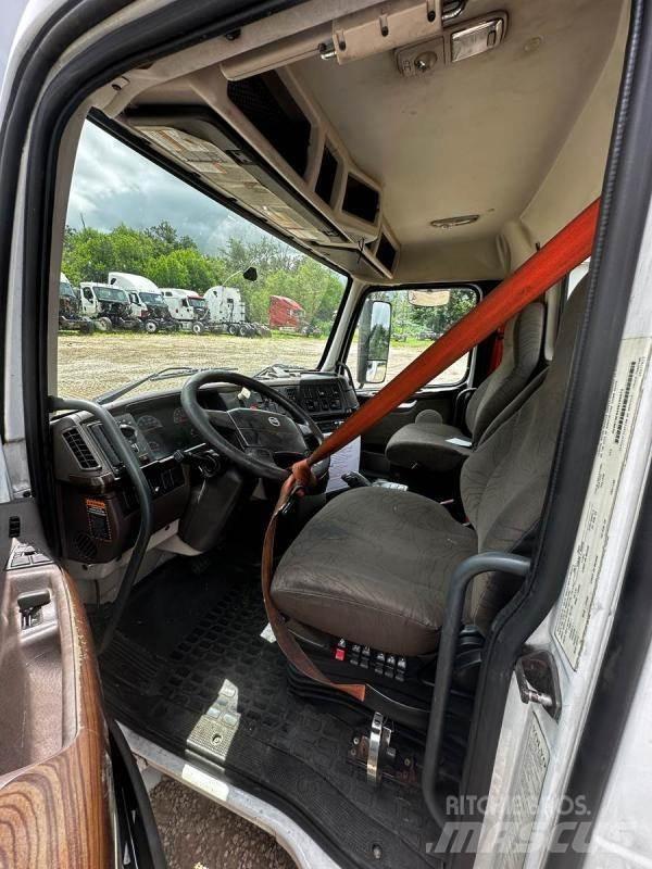 Volvo VNL Other components
