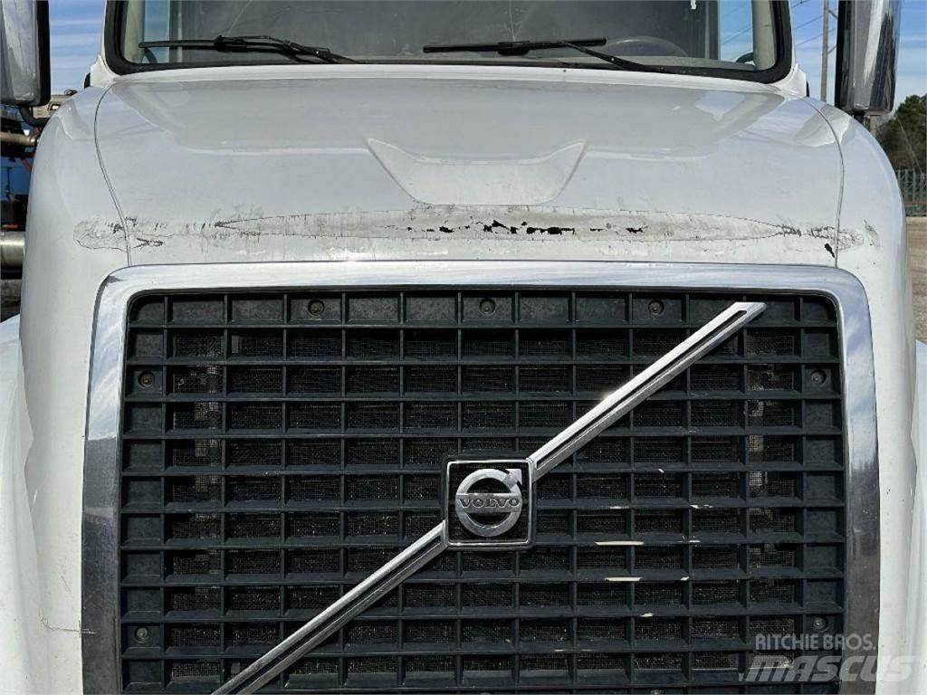 Volvo VNL Other components