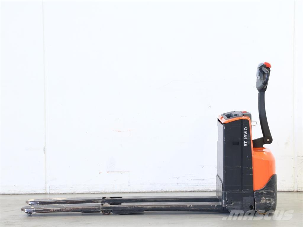 BT LWE160 Pedestrian stacker