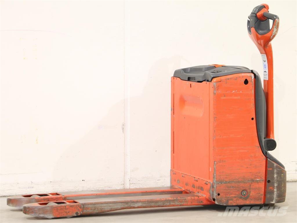 Linde T16/1152 Pedestrian stacker