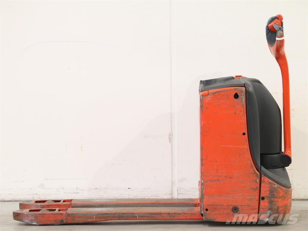 Linde T16/1152 Pedestrian stacker