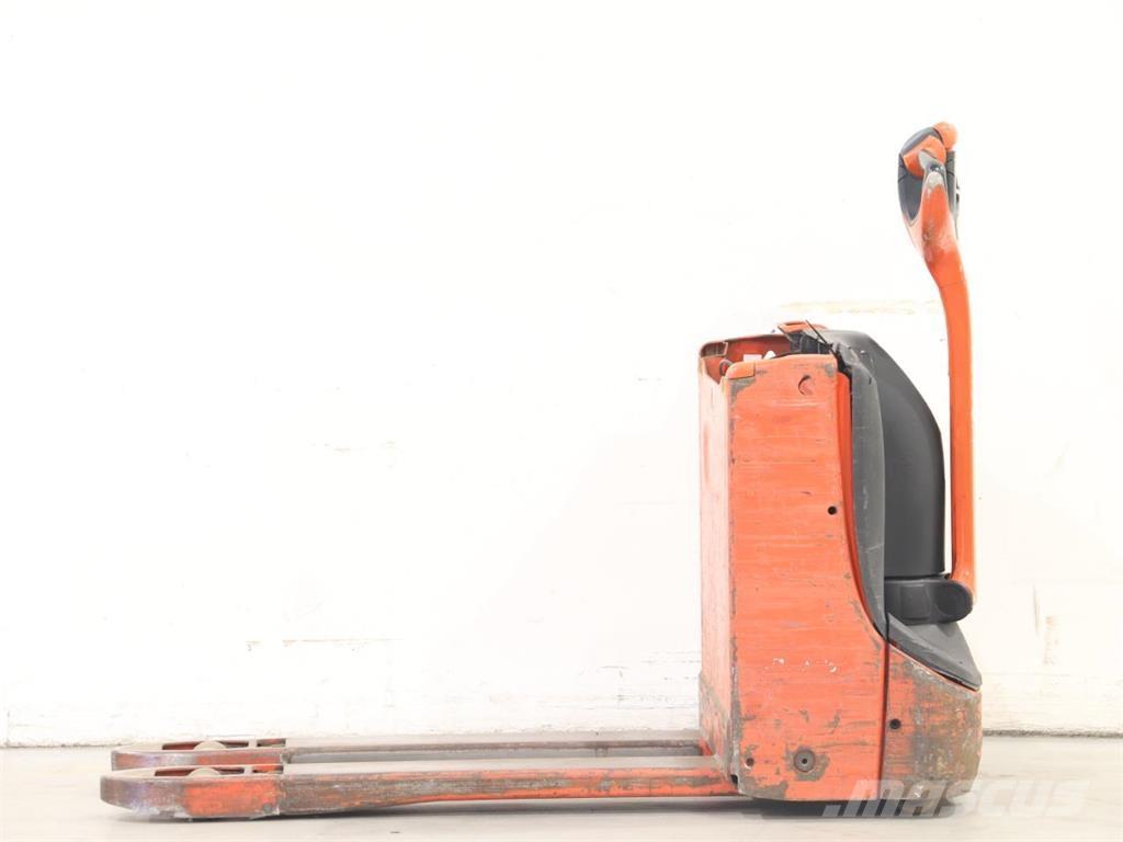 Linde T16/1152 Pedestrian stacker