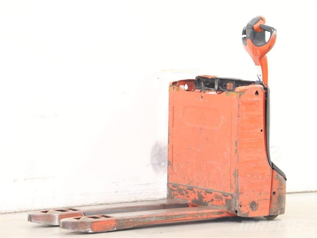 Linde T16/1152 Pedestrian stacker