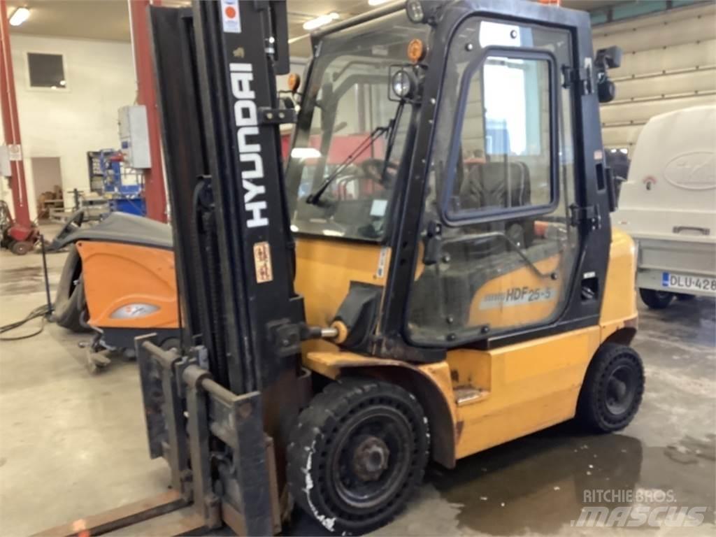 Hyundai HDE 25 E Diesel trucks