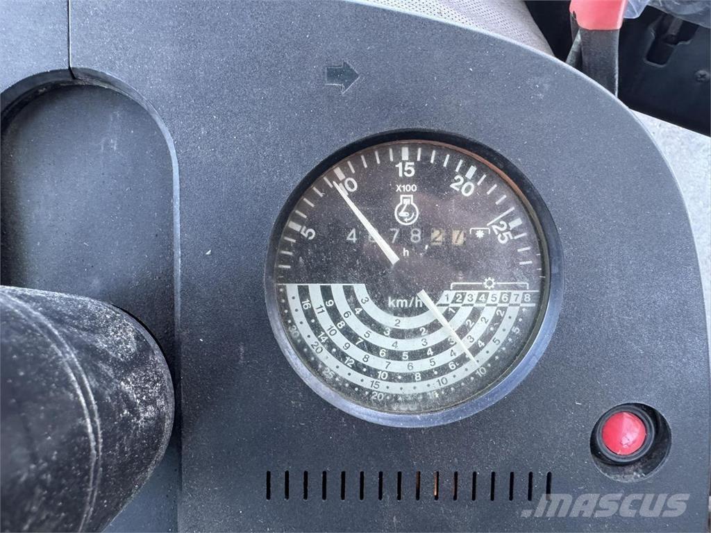 John Deere 3140 Tractors