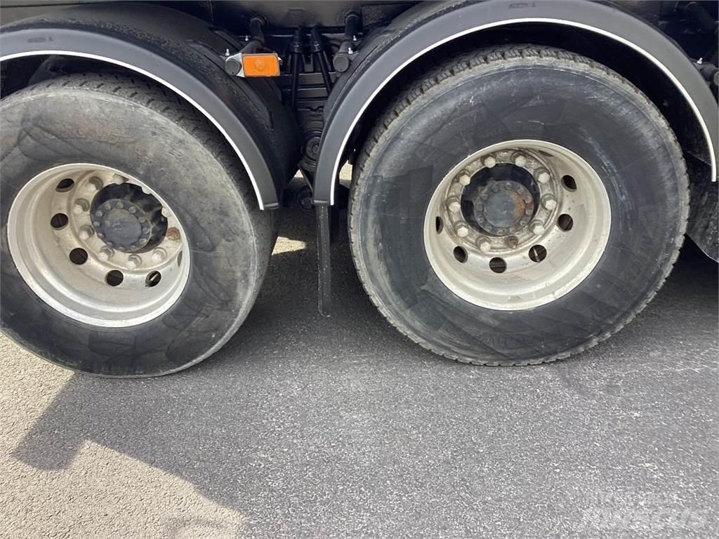 Volvo FMX 540 Tipper trucks