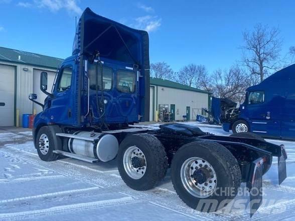 Freightliner CASCADIA 116 Truck Tractor Units