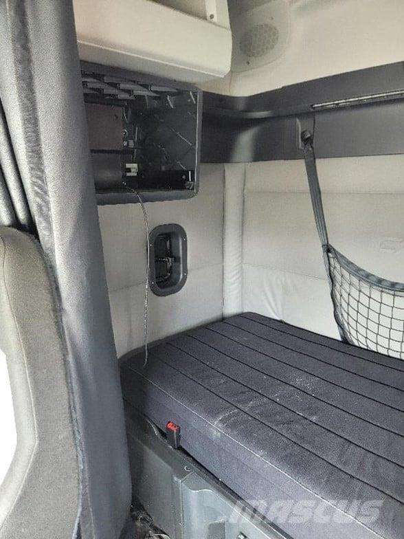 Freightliner CASCADIA 116 Truck Tractor Units