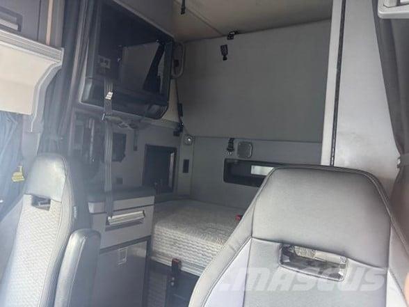 Mack ANTHEM 64T Truck Tractor Units