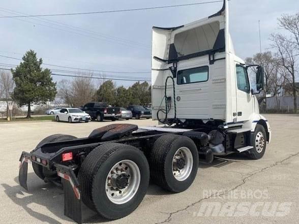Volvo VNL64T300 Truck Tractor Units
