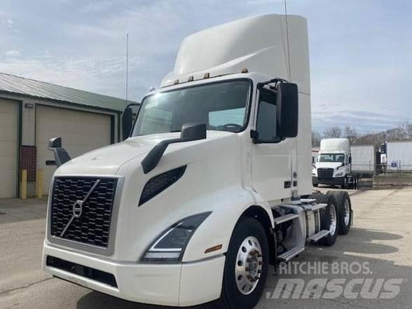 Volvo VNL64T300 Truck Tractor Units