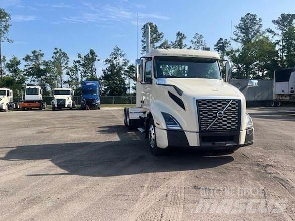 Volvo VNL64T300 Truck Tractor Units