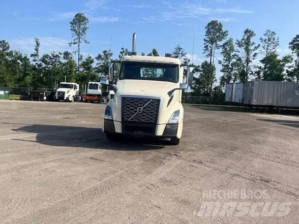 Volvo VNL64T300 Truck Tractor Units