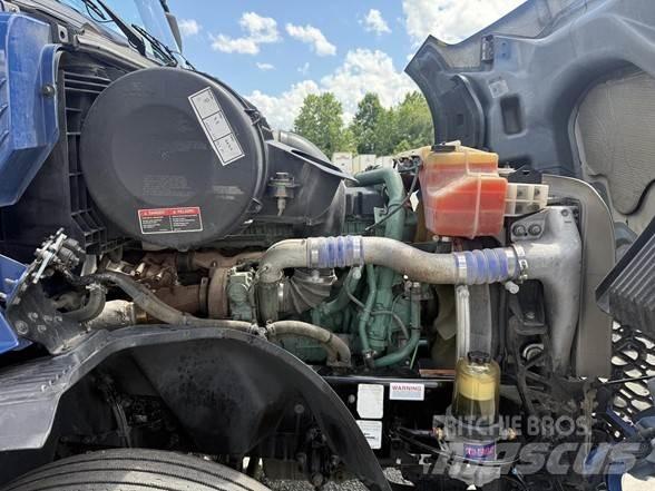 Volvo VNL64T860 Truck Tractor Units