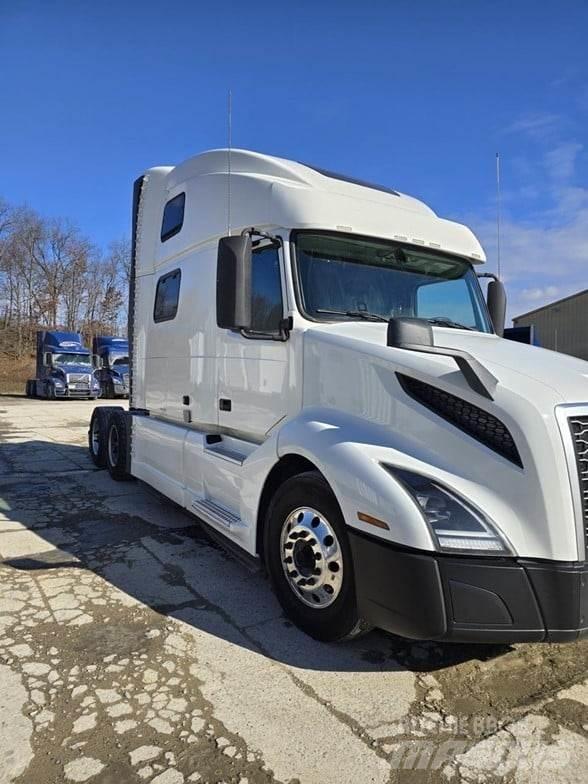 Volvo VNL64T860 Truck Tractor Units