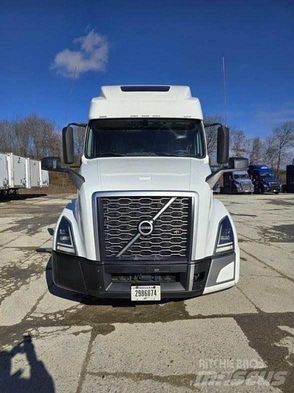Volvo VNL64T860 Truck Tractor Units