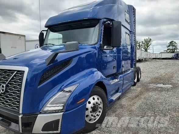 Volvo VNL64T860 Truck Tractor Units