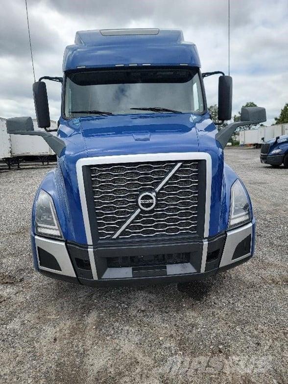 Volvo VNL64T860 Truck Tractor Units