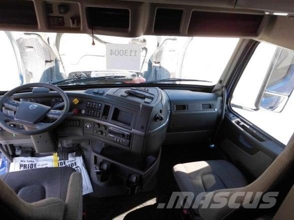 Volvo VNL64T860 Truck Tractor Units