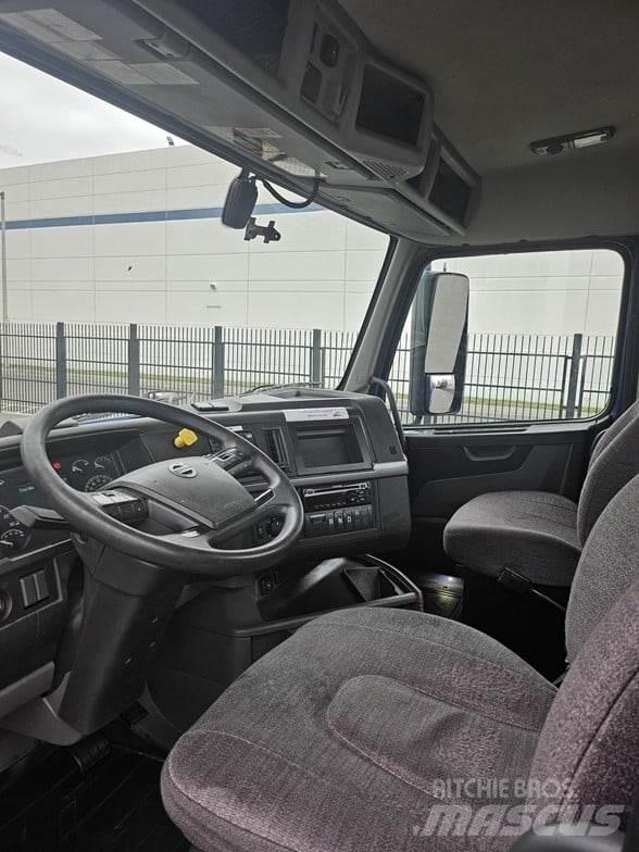 Volvo VNR64T300 Truck Tractor Units
