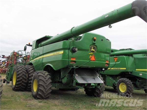John Deere S680 Combine harvesters